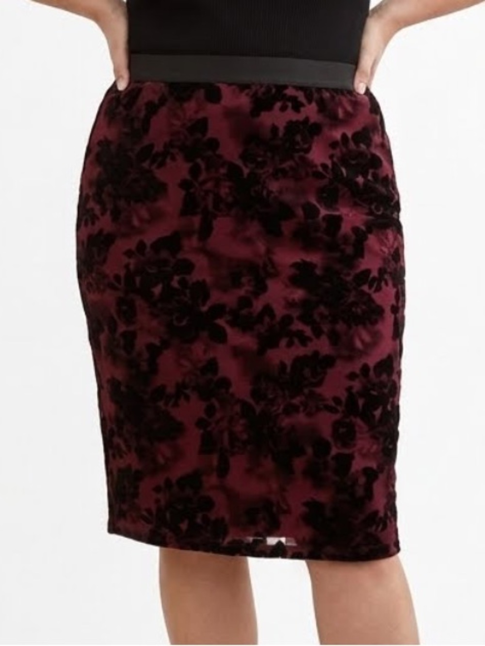 Floral pencil skirt. 🌹